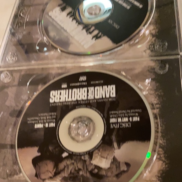 Band of Brothers DVD 6 disc collection in a tin box - Picture 14 of 16